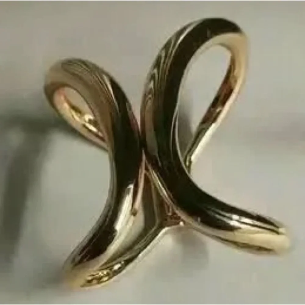 NWOT. Zara Golden Bracelet.